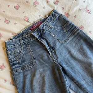 y2k mid-rise, slim vintage blue jeans with a flattering fit jeans